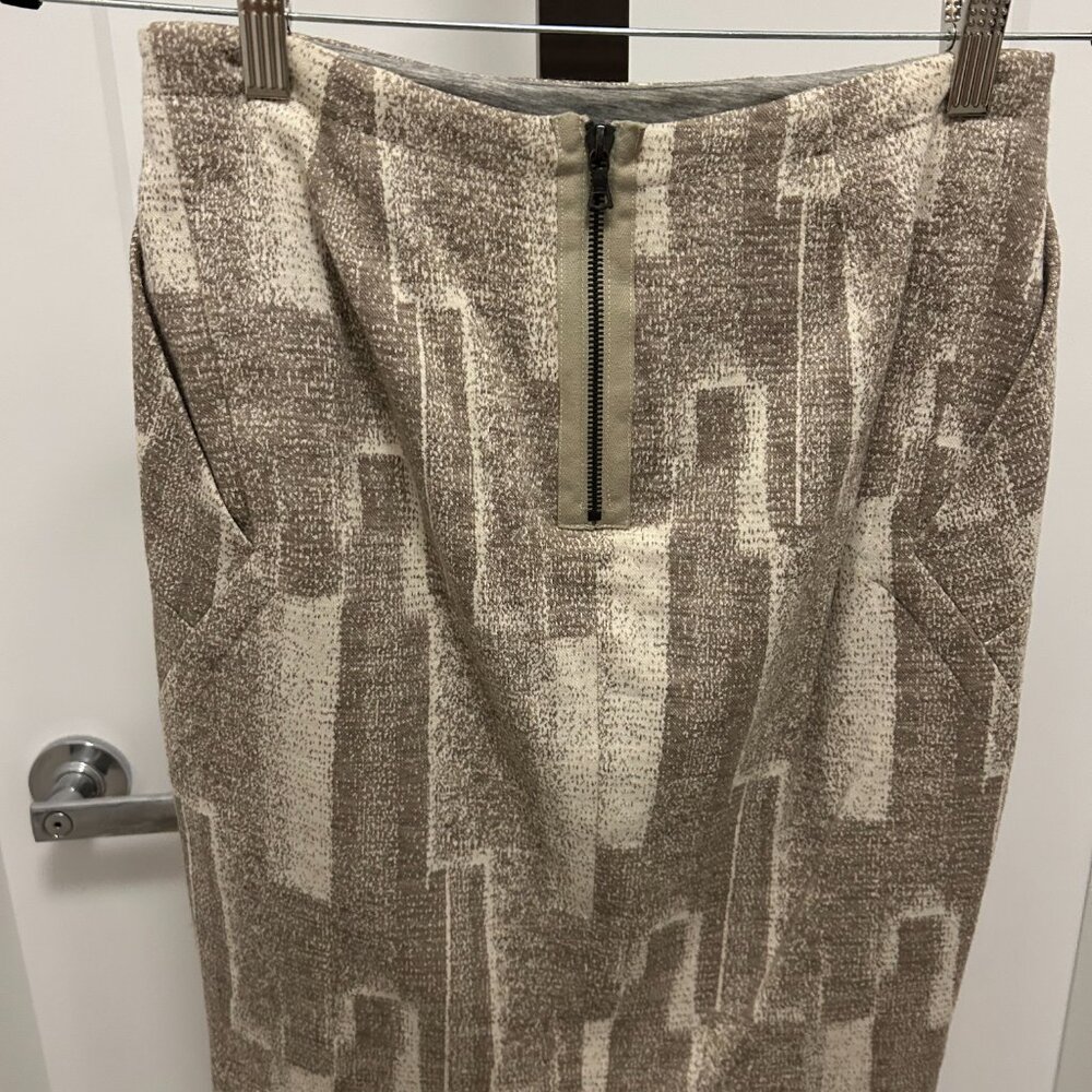skirt - Picture 2 of 3